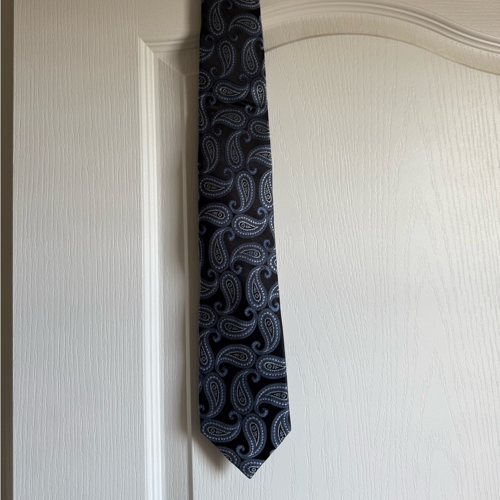 NEW Michael Kors Elegant Black Paisley Tie